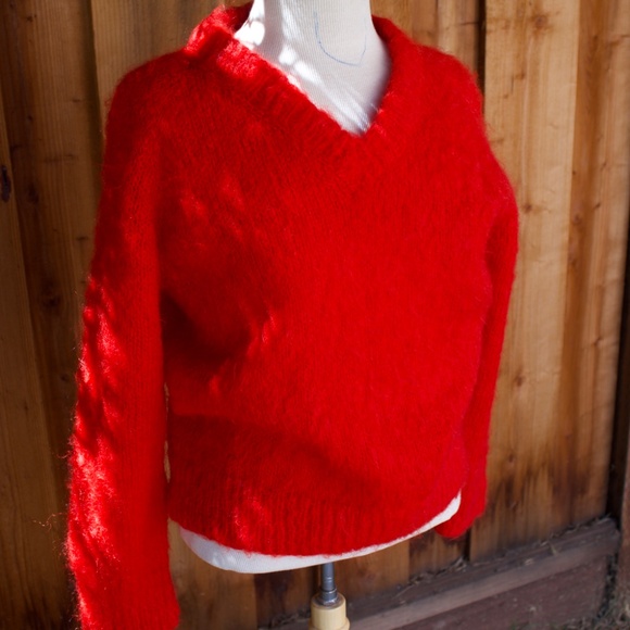Vintage Handmade Knitted Mohair V-Neck RED Sweater Size Medium - Picture 3 of 16